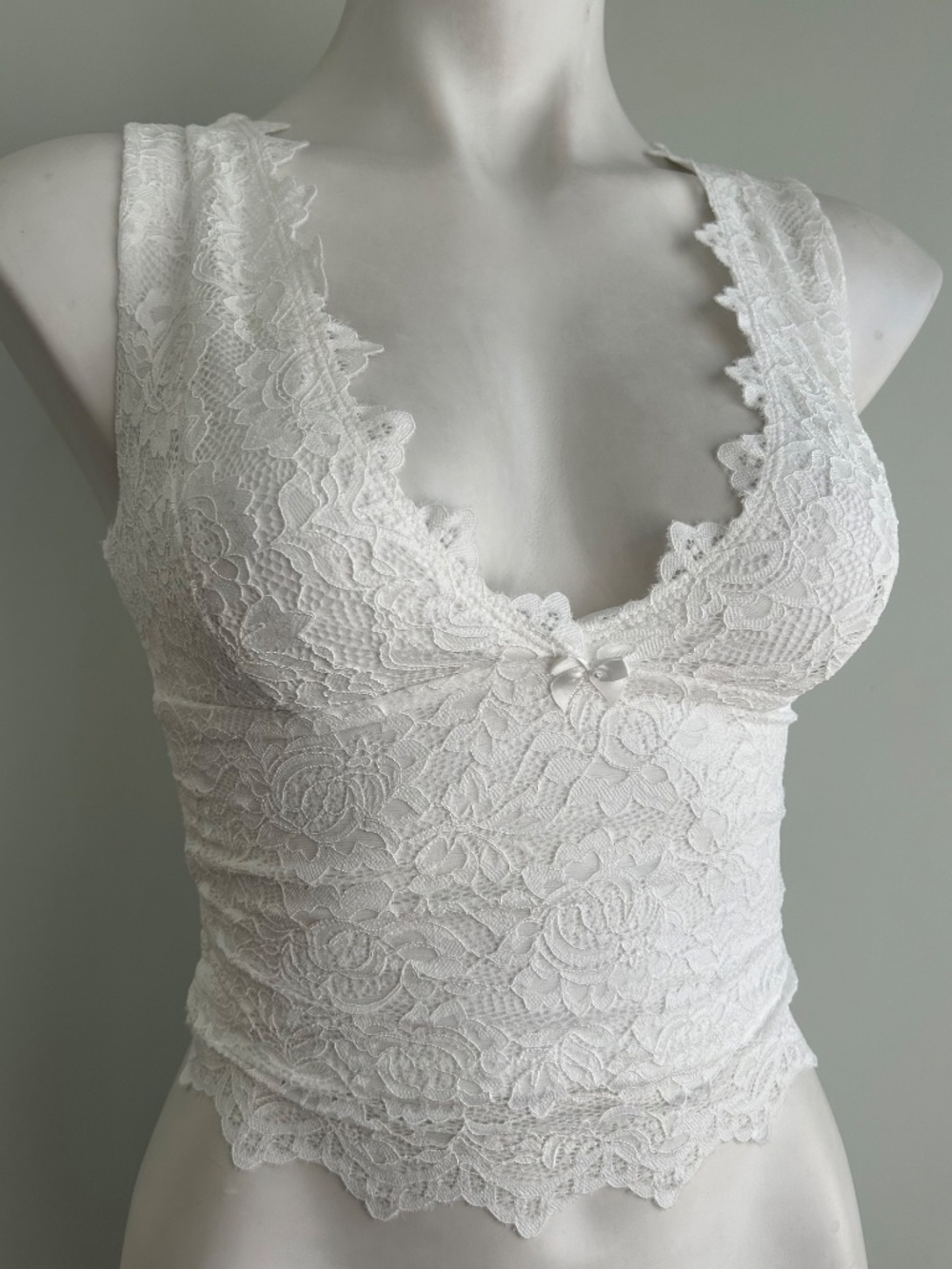 WHITE FOX Let's Just Talk Lace Plunge V Cropped Tank Top in White, XS NWT